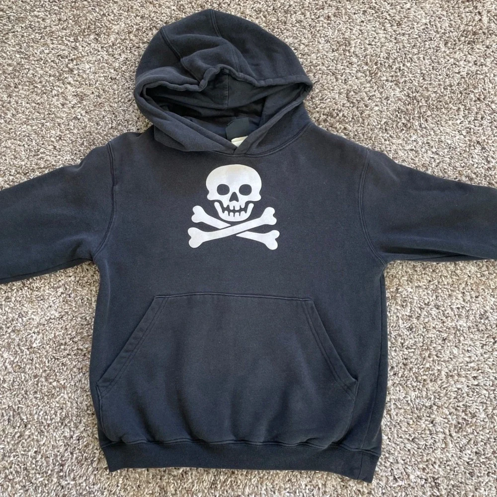 Vintage Giant Merchandising Black Skull and Crossbones Graphic Hoodie Mens Large